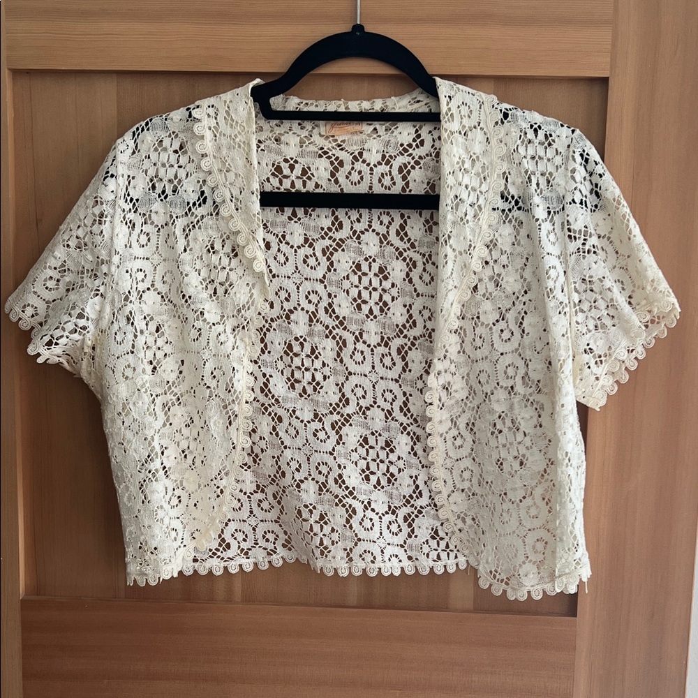 Vintage Elegant Cream Lace Top